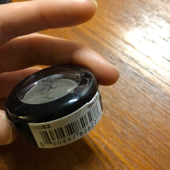 💥FREE NYX rehab eyeshadow and elf berry eyeshadow - Picture 2 of 7